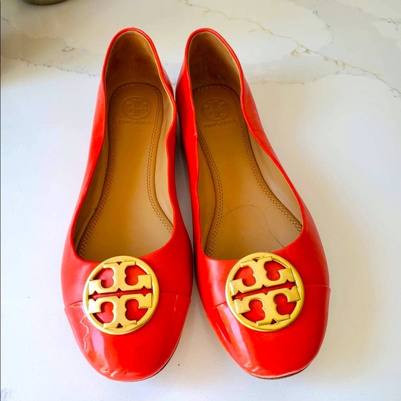 ❌SOLD❌ 🔥🔥 TORY BURCH🔥🔥. Flats shoes with Gold hardware monogram. SIZE 8. - Picture 1 of 7